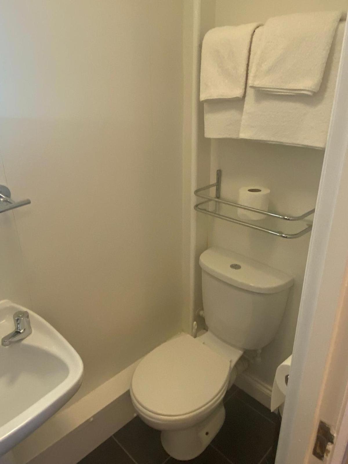 Landguard Lodge Guest House Shipley  Room photo