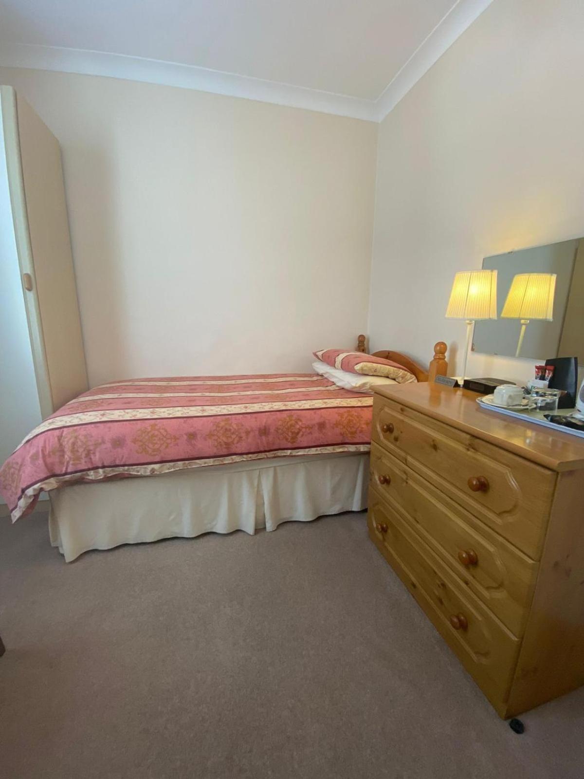 Landguard Lodge Guest House Shipley  Room photo